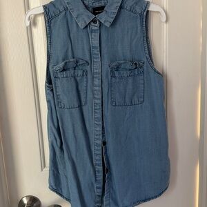 Who What Wear Chambray Sleeveless Button Down Shirt